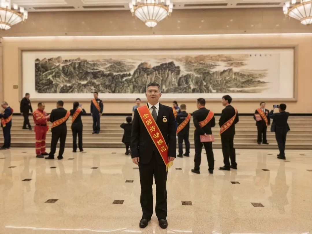 韩宝忠同志荣获全国劳动模范称号